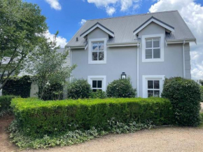 Quaint Gowrie Village Apartment
